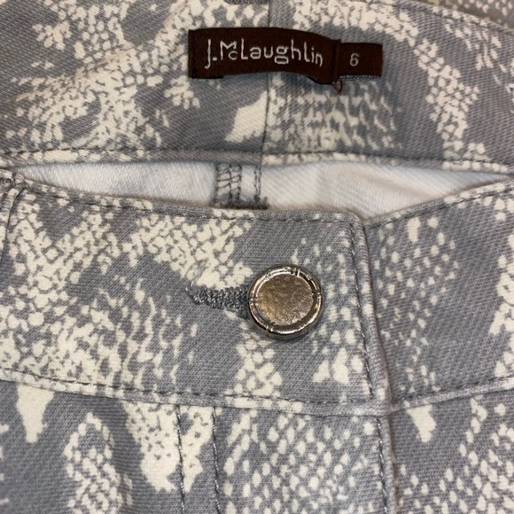 J. McLaughlin Lexi Jeans Snakeskin Pattern Gray White Size 6 Note Short - Picture 3 of 11